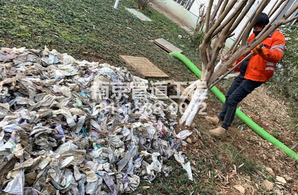 315大影壁化粪池垃圾清理